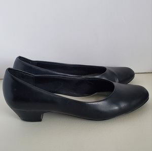 Easy Street Women's Pump shoe size 7.5M